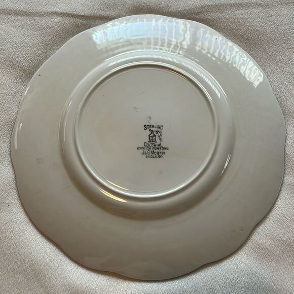 Sterling Colonial Plate 9 3/4 Inches Round White Blue Roses & Trim Scallop Edge - Picture 3 of 7